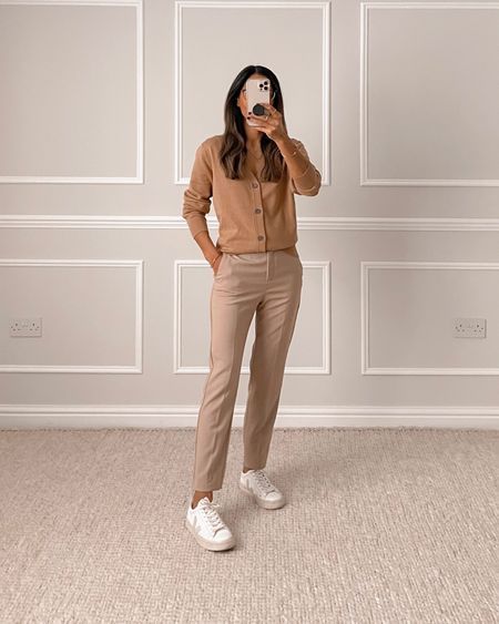 Neeta Starling, Vintage Straight High Jeans, Outfit Tenis, Outfit Links, Teaching Outfits, Easy Outfit, Brown Pants, Sporty Outfits, Casual Winter Outfits