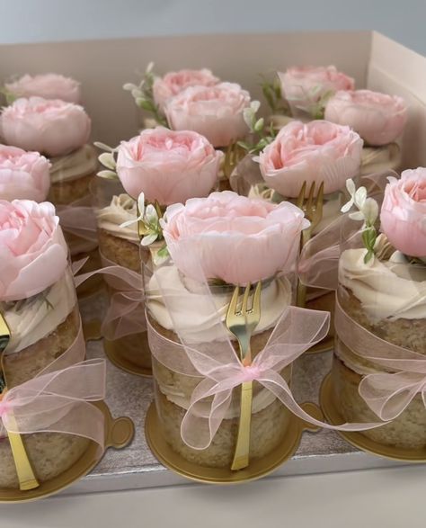 Flower Dessert Ideas, Bridal Shower Petit Fours, Engagement Party Petit Fours, Bridal Shower Floral Theme Dessert Tables, Bridal Shower Cake Ideas Elegant, Bridal Shower Dessert Ideas, Floral Petit Fours, Pink Enchantment Cake, Gold Dessert Table