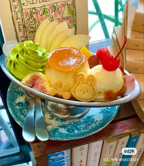 Japanese Pudding, Pudding Parfait, Studying Food, Maid Cafe, Food Deserts, Aesthetic Foods, Cute Cafe, Cute Food Art, Exotic Food