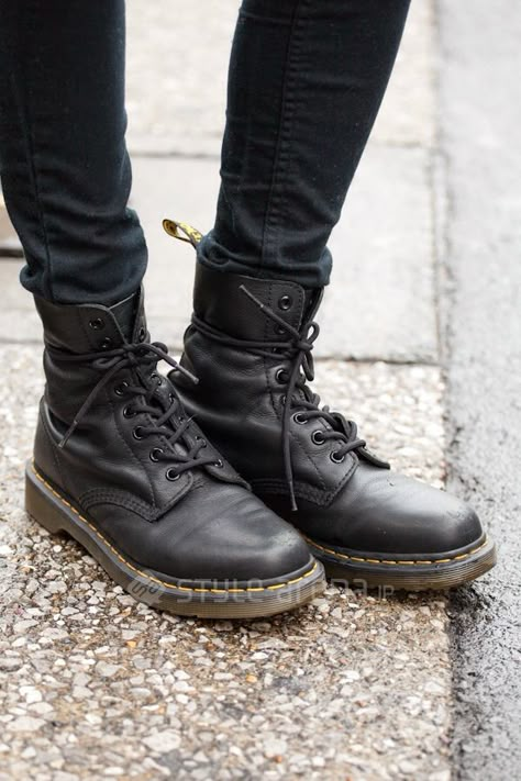 Dr Martens 1460 Outfit Men, Men Dr Martens, Fashion Boots Men, Dr Martens Men, Dr Martens Outfit, Doc Martens Outfit, Mode Shoes, Doc Martens Boots, Army Boots