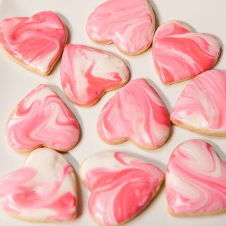 Valentines Cookies Ideas, Valentine Sugar Cookies Decorated, Valentines Sugar Cookies Decorated, Valentines Cookies Decorated Ideas, Valentines Sugar Cookies, White Velvet Cakes, Cookies Icing, Sugar Geek, Valentines Day Sugar Cookies