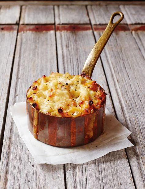 Make the most of amazing tinned crab by creating a decadent twist on an already rich cheddar macaroni cheese Crab Mac And Cheese, Cheddar Mac And Cheese, Broiled Salmon, Crab Recipes, Mac N Cheese Recipe, Macaroni Cheese, Recipes From Heaven, Fish Dishes, Baklava