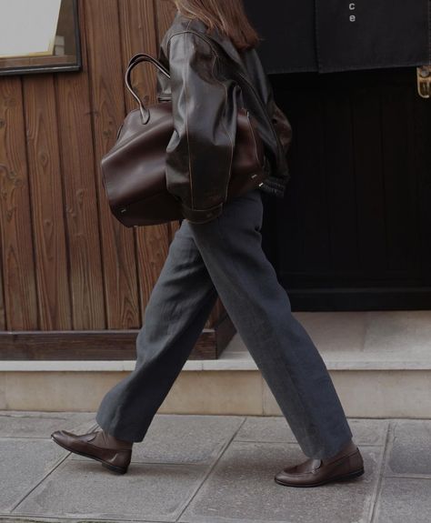 The Row Margaux Bag, Margaux Bag, Androgynous Style, Autumn Style, Linen Trousers, Source Unknown, 가을 패션, Autumn Outfit, Fall Style