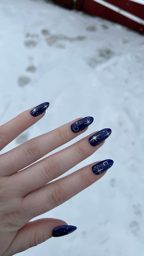 Ts Midnights Nails, Midnights Nails Inspired, Starry Blue Nails, Dark Blue With Stars Nails, Dark Blue Stars Nails, Navy Blue And Stars Nails, Taylor Swift Midnights Jewelry, Taylor Swift Midnights Nail Ideas, Homecoming Nail Ideas Almond