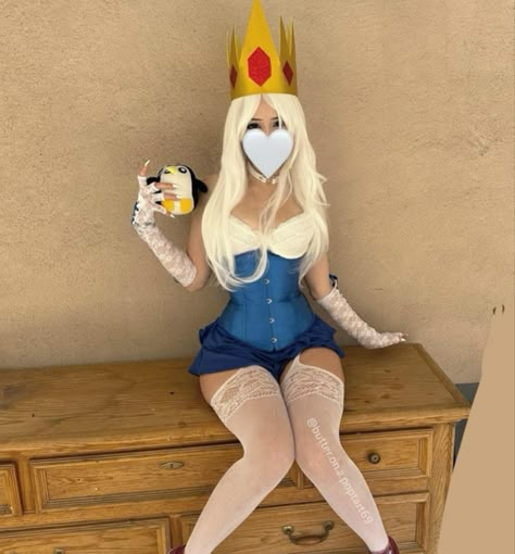 #iceking #costume #cosplay #adventuretime #halloween Plus Size Characters To Cosplay, Lady Rainicorn Cosplay, Woman Cosplay Ideas, Winter Cosplay Ideas, Chowder Cosplay, Club Costumes Halloween, Cartoon Costumes For Women, Ice King Cosplay, Beginner Cosplay