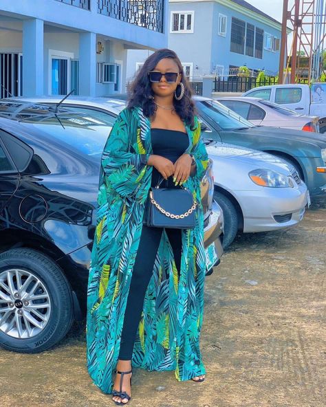 Flower Material Gown Styles, Chiffon Two Piece, Materials Gown Style, Look Kimono, Kimono Styles, Kaftan Styles, Kimono Kaftan, Stylish Naija, Look Sophisticated