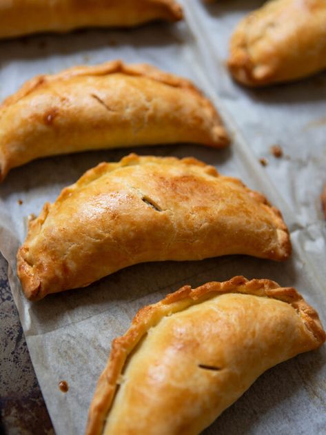 Savory Hand Pie, Gluten Free Pie Dough, Pasty Recipe, Pumpkin Pasties, Cornish Pasty, Hand Pies Savory, Gluten Free Easy, Pasties Recipes, Cornish Pasties