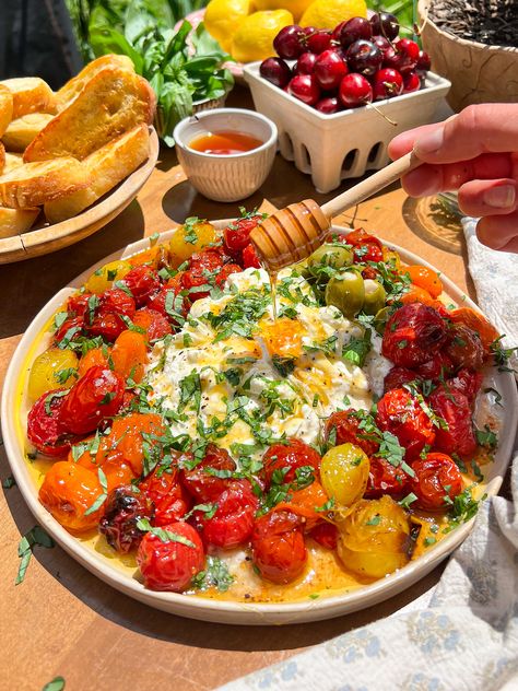 (Air Fryer) Italian Roasted Cherry Tomato & Burrata Crostini Summer Burrata Appetizer, Cherry Tomato Burrata, Burrata Crostini, Sourdough Baguettes, Roasted Red Pepper Dip, Summer Appetizers Easy, Fried Artichoke, Crostini Appetizers, Baguette Recipe