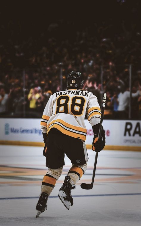 Nhl Players Wallpaper, Bruins Wallpaper Iphone, Boston Bruins Aesthetic, Hockey Aesthetic Wallpaper, Hockey Wallpaper Iphone, Ice Hockey Wallpaper, Nhl Photography, Bruins Wallpaper, Boston Bruins Wallpaper