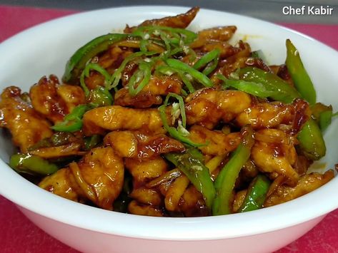 Chicken chilli dry recipe || restaurant style chicken chilli dry | Chicken chilli dry recipe Ingredients: Boneless Chicken 250g Capsicum 70g Green chilli 40g Ginger 20g For chicken marination Black pepper 1/4 tsp... | By Chef Kabir Chicken Chilli Dry Recipe, Chicken Chilli Dry, Chicken Marination, Chicken Chilli, Chilli Chicken, Green Chilli, Recipe Ingredients, Oyster Sauce, Chopped Garlic