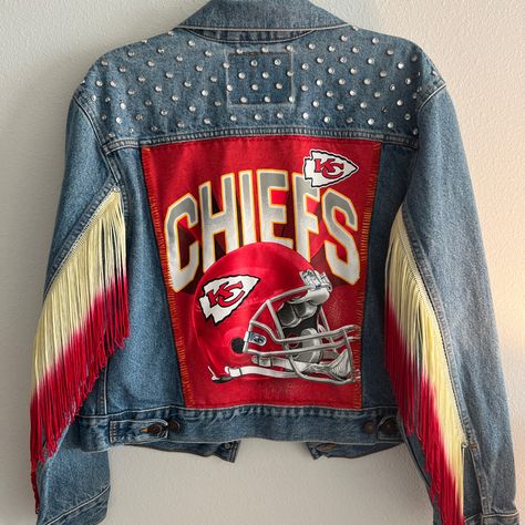 Chiefs Jean Jacket Painted, Nfl Denim Jacket, Diy Sports Team Denim Jacket, Nfl Jean Jacket, Painted Jean Jacket Ideas, Football Jean Jacket, Chiefs Outfit, Chiefs Jacket, Jean Jacket Diy