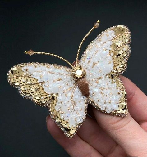 Gold Work Embroidery, Embroidery Fashion Detail, Embroidered Butterfly, Embroidered Blouse Designs, Bead Embroidery Jewelry, Embroidery Designs Fashion, Bead Stitching, Embroidery Jewelry, Gold Work