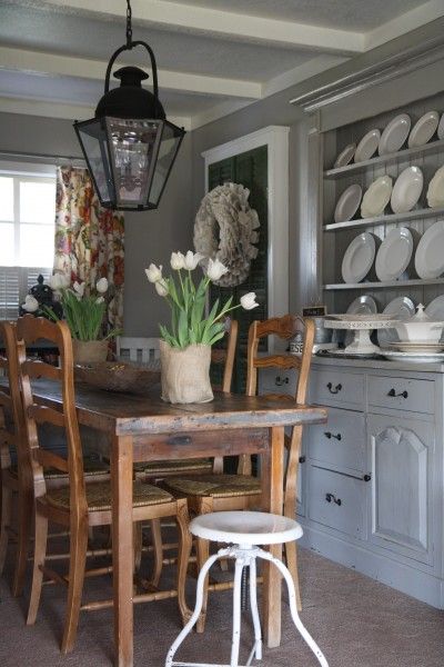 great views of neutral grays -- paint swatches are just not enough Rustic Dining Room, Lodge Decor, Farmhouse Interior, Country Farmhouse Decor, Rustic Dining, Dining Room Design, Rustic Elegance, Country Kitchen, Room Table