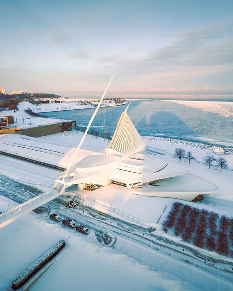 Nate Vomhof on Instagram: “This isn’t my all time favorite shot but I liked the way the Milwaukee Art Museum was basking in the sun while the shadows stemming from…” Milwaukee Public Museum, Milwaukee Architecture, Venus In Libra, Basking In The Sun, Milwaukee Art Museum, Milwaukee Art, The Shadows, Milwaukee, Art Museum