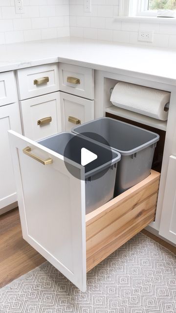 Big Kitchen Remodel, Recycling Cans, Kitchen Cabinets Storage Organizers, Storage Organization Ideas, Kitchen Set Cabinet, Kitchen Garbage, Renovation Kitchen, Modern Kitchen Design Black, Diy House Renovations