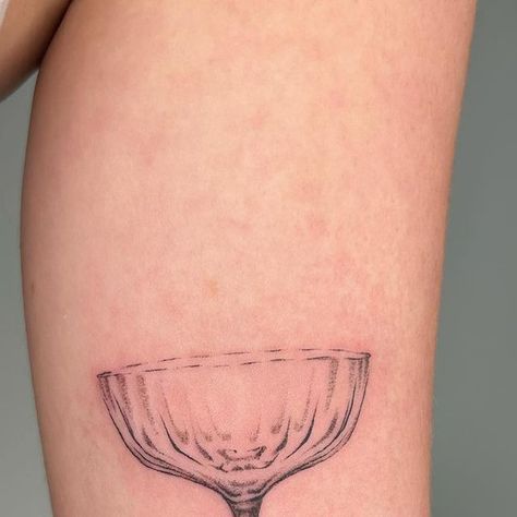 G on Instagram: "its champagne time of the year #torontotattoo #glasstattoo #champagnetattoo #crystaltattoo #winetattoo #torontoart #finelinetattoo #realismtattoo" Champagne Tattoo, Wine Tattoo, Crystal Tattoo, Realism Tattoo, Fine Line Tattoos, Time Of The Year, Tattoos And Piercings, Tatting, Piercings