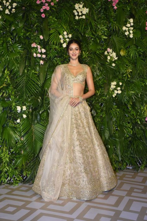 Lehenga Ananya Pandey, Ananya Pandey Lehenga, Natasha Dalal, Varun Sharma, Golden Lehenga, Ananya Pandey, Ananya Panday, Karan Johar, Young Actresses