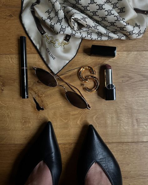 From lunch to dinner, evening cocktails, and curing that hangover at home — I’ve got the perfect accessories for every occasion 💃🏻 _______ #outfitdetails #accessories #fashionessentials #stylishlook #flatlay #flatlaystyle #flatlaytoday #autumnoutfit #falloutfits #fallaccessories #fashionstyle #fashionphotography #celinescarf #pearlnecklace #dinnerdate #trendyfashion #londonfashion #londonfashionblogger #london #nottingham #modnapolka day to night accessories, fashion for all occasions, eve... End Of The Night Wedding Flat Lay, Black Wedding Flatlay, Accessories Flatlay, Night Accessories, Evening Cocktails, Evening Cocktail, Flatlay Styling, Flat Lays, Date Dinner