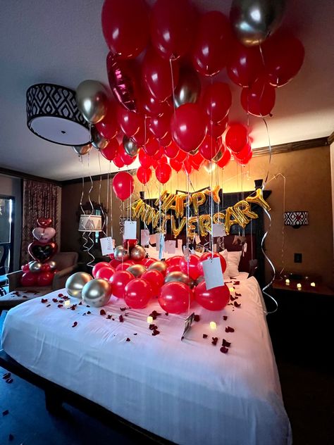 Wedding Anniversary Room Decor Ideas, Birthday Room Surprise For Girlfriend, Happy Anniversary Ideas, Crete Fashion, Bday Story, Birthday Room Surprise, 1 Month Anniversary, Room Surprise, Romantic Room Surprise