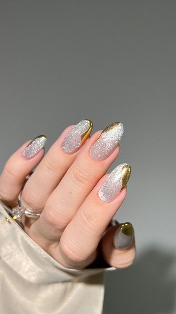 Mixed Metals Nails, Mixed Metal Nails, Sparkly Nails, Chic Nails, Cool Nail Designs, Mixed Metals, Glitter Nails, Nail Inspo, Swirl