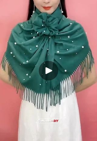 Scarf Tricks, Scarf Hacks, Art And Crafts Ideas, Scarf Wearing, Scarf Wearing Styles, Haldi Dress, Islamic Fashion Dresses, Mending Clothes, Scarf Knots