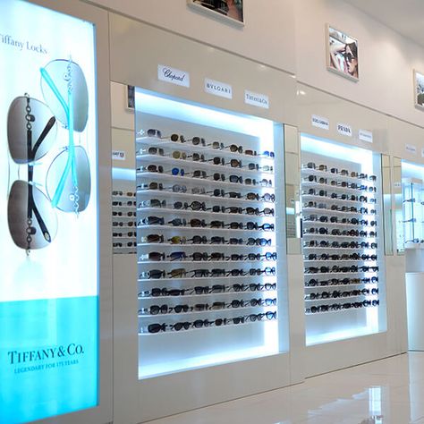 sunglass shop display racks Eyewear Shop Design, Apple Store Design, Sunglass Display, Eyewear Store Design, Eyewear Display, Sunglasses Display, Wall Displays, Sunglasses Store, Store Layout