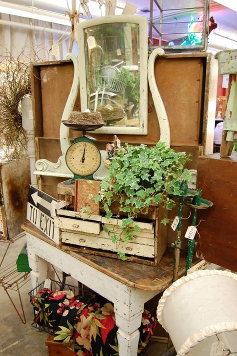 Instant Spring Look in Your Booth - Just Add Plants! Flea Market Booth, Antique Mall Booth, Antique Booth Displays, Antique Booth Ideas, Antique Booth, Vintage Scale, Flea Market Style, Spring Decorations, Market Stall