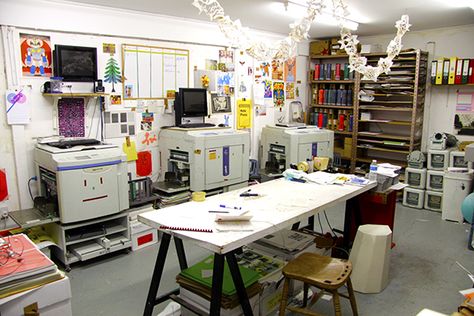 Print Studio Workspaces, Illustrator Studio Workspace, Flower Press Studio, Print Shop Work Spaces, Printmaking Studio Home, Workshop Space Design, Letterpress Studio Workspaces, Print Shop Design, Screen Printing Studio