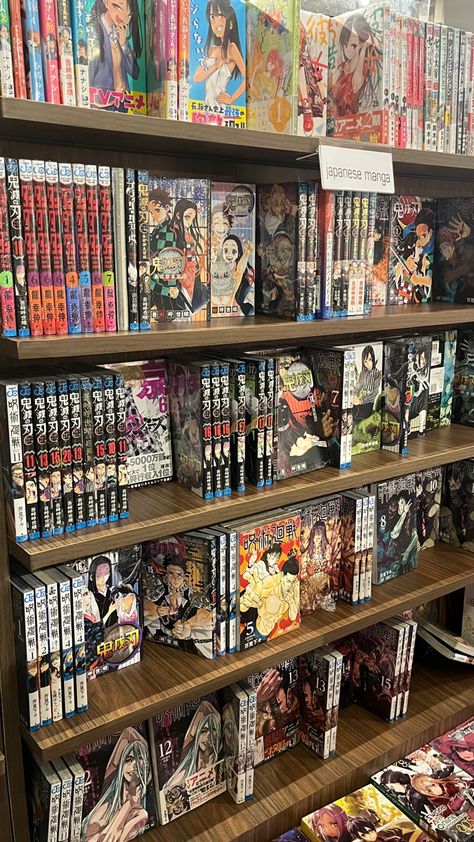 Manga Collection Room, Comic Shelf, Manga Shopping, Manga Cafe, Manga Store, Manga Shelf, Anime Bedroom Ideas, Anime Books, Cool Shelves