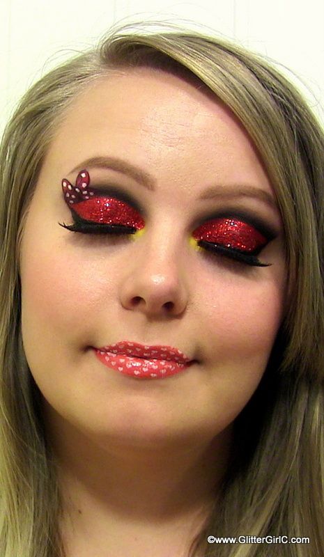 Halloween Minnie Mouse Minnie Mouse Makeup Ideas, Mouse Makeup, Maquillage Halloween Simple, Disney Inspired Makeup, Disney Eyes, Makeup Clown, Halloween Makeup Clown, Halloween Make-up Looks, Halloween Makeup Diy