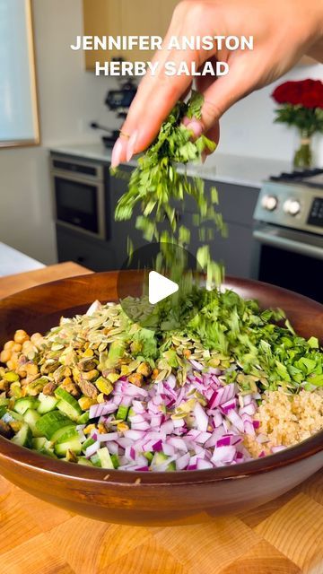 Jennifer Aniston Salad Recipe Video, Herby Salad, Pumpkin Seeds Roasted, Jennifer Aniston Salad Recipe, Jennifer Aniston Salad, Aniston Salad, Chicken And Quinoa, Easy Girl, Recipes Salads