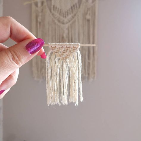 PrettyThingsByShelley on Instagram: “#macramewallhanging #macramewallart #macramelife #macrameart #bohochic #naturalart #macramecraft #minimacrame #wallhanging #macrame #mini…” Dollhouse Macrame, Mini Garland, Mini Macrame, Macrame Wall Hanging Diy, Doll Bed, Miniature Projects, Wall Hanging Diy, Diy Dollhouse Furniture, Macrame Wall Art