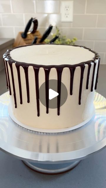 Courtney Carey | Cake Me Home Tonight on Instagram: "I love making drip cakes! It’s an easy way to add some fun and flair to cakes. My preferred way is to use a squeeze bottle, but you can also use piping bags, spoons, or spread it with an offset spatula. Comment DRIP to have the tutorial sent to your inbox or check it out on cakemehometonight.com! #dripcake #cakedecorating #cakedesign" How To Make Cake Dripping Recipe, Tiered Drip Cake, Drip Cake Tutorial, Cake Me Home Tonight, Dripping Cake, Offset Spatula, Cake Drip, Decorating Cakes, Cake Videos