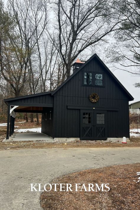 Garage Guest House, Barn Shop, Small Barn, Barn Style House Plans, Barn Garage, Black Barn, Party Barn, Barns Sheds, Barn Plans