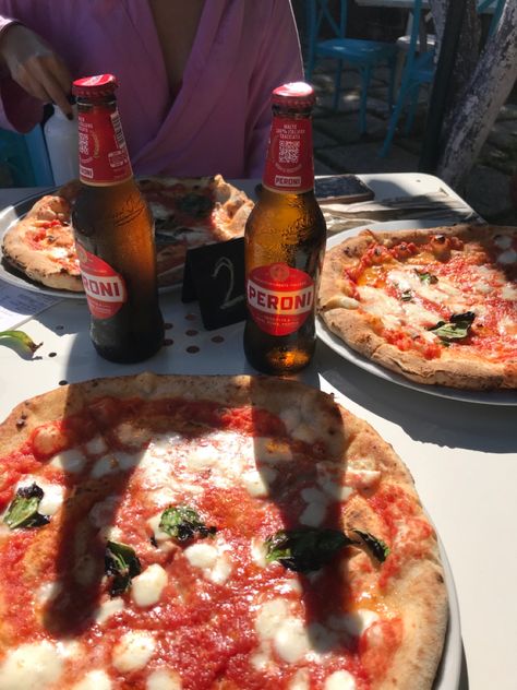 #summer #girls #pizza #napoli #naples #margherita #summerday #summerlife #suit #terme #sole #sun #nature #summerstyle #beach #sea #river #powergilrs #italy #campania #sorrento #peroni #trio #friends #friendship #mare #nature #free #aesthetic #mozzarella #fashion #flower Pizza With Friends, Italy Campania, Trio Friends, Free Aesthetic, Sun Nature, Sorrento, Naples, Summer Girls, Mozzarella