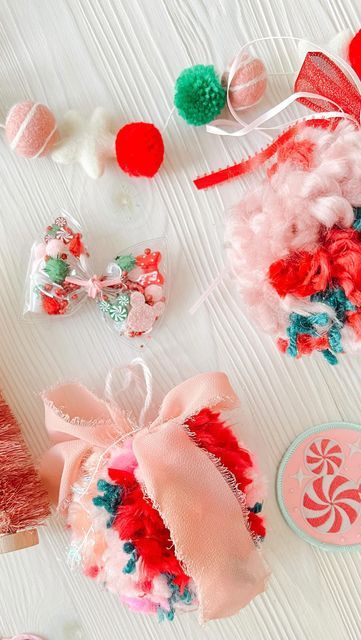 Faux Fur Ornaments Diy, Pom Pom Baubles, Ribbon Pom Pom Diy, Diy Pom Pom Ornament, Pom Pom Diy How To Make, Pom Pom Christmas Ornaments, Yarn Wrapped Christmas Ornaments, Pom Pom Ornaments Christmas, Christmas Ornament Making Party