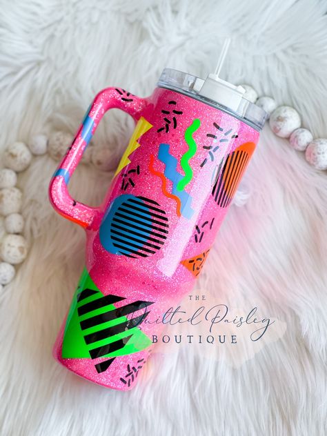 90s Tumbler Cup, Epoxy Tumbler With Handle, Handle Tumbler Ideas, Barbie Glitter Tumbler, Tumbler With Handle Ideas, Diy Tumbler Cups, Epoxied Tumblers, Lego Tumbler, Epoxy Tumbler Ideas