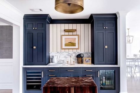 16 Stunning Transitional Home Bar Ideas You Should Consider Rustic Countertops, Home Bar Ideas, Inset Cabinetry, Home Wet Bar, Home Coffee Stations, Home Bar Designs, Mini Bars, Transitional Living, Integrated Appliances