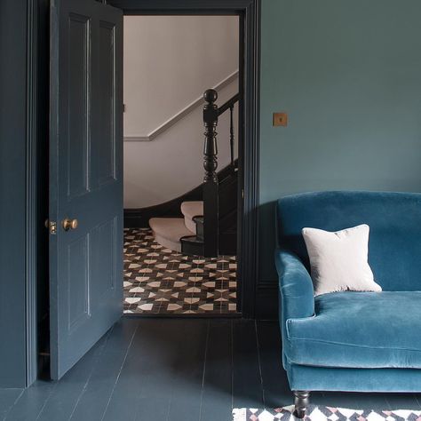 Inchyra Blue, Railings and Ammonite. Colour by @farrowandball Bright Playroom, Dulwich Picture Gallery, Moody Living Room, Inchyra Blue, Cosy Room, Blue Living Room, London United Kingdom, Blue House, Front Room