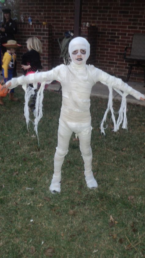 Classic Mummy Costume Creepy Halloween Costumes For Kids, Mummy Costume Kids, Do It Yourself Costumes, Custome Ideas, Zombie Costume Kids, Mummy Halloween Costume, Creepy Halloween Costumes, Mummy Costume, Diy Costumes Women