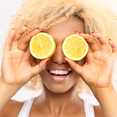 9 Health and Beauty Benefits of Lemon You Need to Know Lemon Skin, Benefits Of Lemon, Natural Bleach, Natural Skin Lightening, Lemon Health Benefits, Energy Shots, Lemon Benefits, Natural Acne Remedies, How To Lighten Hair