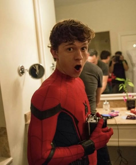 Tom Holland As Spiderman, Tom Spiderman, Ian And Mickey, Tom Holland Imagines, Spiderman 3, Tom Holland Peter Parker, Spiderman Movie, Tom Holland Spiderman, Men's Toms