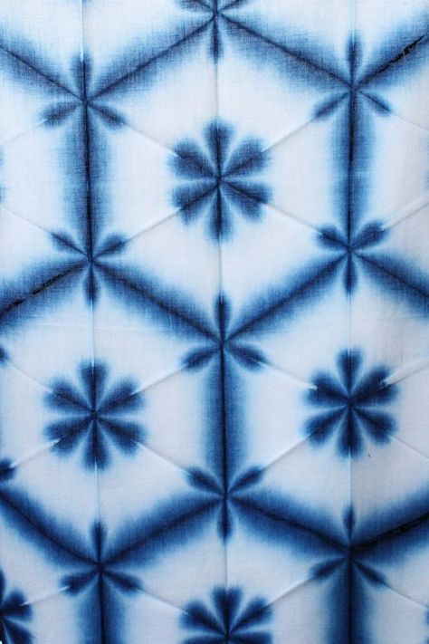 Sekka Shibori, Shibori Textiles, Shibori Diy, Diy Tie Dye Techniques, Tie Dye Patterns Diy, Fabric Dyeing Techniques, Shibori Designs, Japanese Shibori, Shibori Fabric