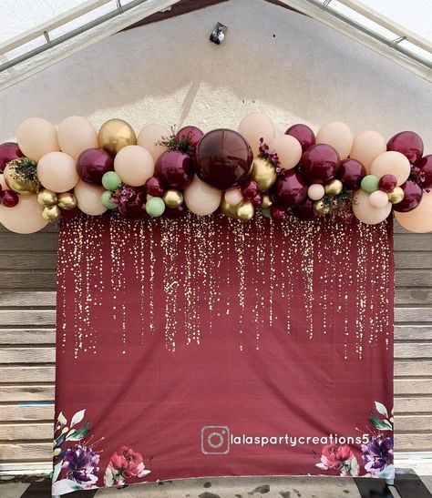 Rose Gold And Burgundy Party Theme, Burgandy Pink Birthday Decor, Burgundy And Pink Birthday Party Ideas, Burgundy And Gold Balloon Arch, Burgandy Theme Birthday Party, Burgundy And Gold Decorations, Burgundy And Gold Birthday Party Ideas, Maroon And White Graduation Party Ideas, Graduation Party Ideas Maroon