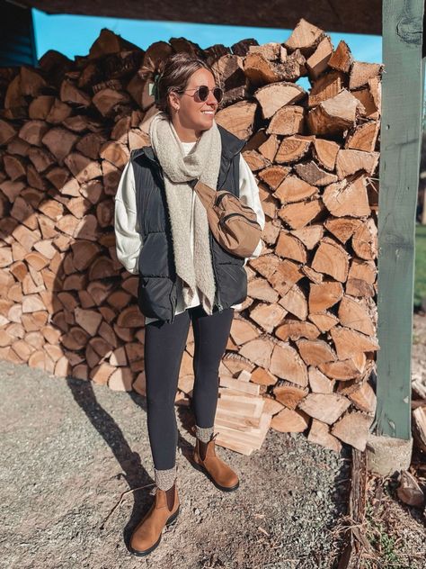 Telluride Outfits Fall, Black Puffer Vest Women, How To Style Chelsea Boots Women Casual, Blundstone Womens Outfit, Blundstone With Dress Fall Outfits, Michigan Outfit Winter, Leggings Puffer Vest Outfit, How To Wear Brown Chelsea Boots Women, Puffer Vest Leggings Outfit