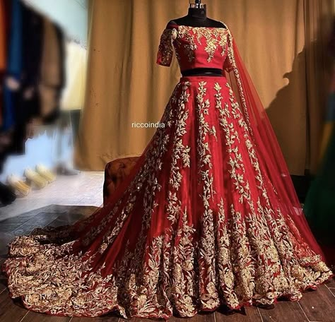 Red Bridal Lehenga Pakistani, Barat Dress, Bridal Lehenga Pakistani, Baju Kahwin, Indian Wedding Gowns, Red Bridal Dress, Desi Wedding Dresses, Asian Bridal Dresses, Indian Bride Outfits