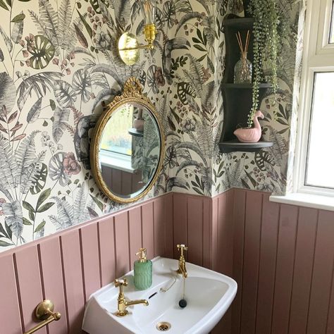 Cloakroom Toilet Downstairs Loo, Small Toilet Decor, Wc Ideas, Small Downstairs Toilet, Cloakroom Toilet, Pink Toilet, Toilet Room Decor, Small Toilet Room, Flat Decor