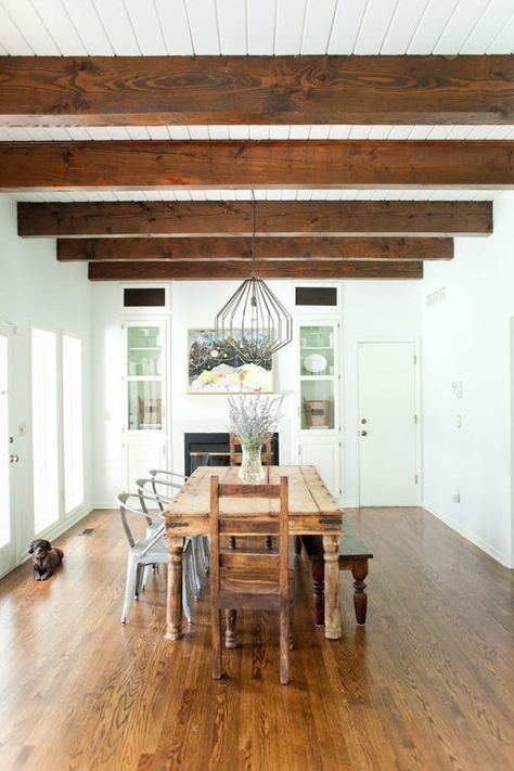 So Long, Popcorn Ceilings: 8 Transformative Overhead Architectural Hacks | your rental apartment or newly-built home didn't come with coffered ceilings or pressed tin tiles? Set your sights above that unsightly popcorn or drop ceilings you've been dealt. All eight of these ceiling hacks will lend architectural interest to a boring room—whether you channel intricate European plasterwork or rustic exposed wood beams is entirely up to you. Simple Ceiling Design, Faux Beams, Popcorn Ceiling, Wood Beam Ceiling, Style Deco, Exposed Beams, The Dining Room, Wood Ceilings, Coffered Ceiling