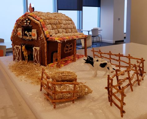 Ranch Gingerbread House, Cowboy Gingerbread House, Gingerbread House Farm, Gingerbread Barn Ideas, Gingerbread House Candy Ideas, Barn Gingerbread House, Gingerbread Barn, Gingerbread House Frosting, Creative Gingerbread House Ideas