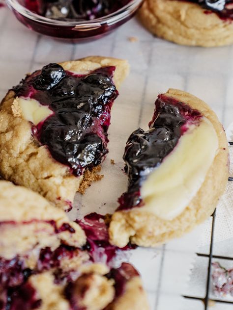 The Best Blueberry Cheesecake Cookies Recipe - Cake Babe Blueberry Jam Cookies, Blueberry Pie Cookies, Blueberry Cream Cheese Cookies, Blueberry Cheesecake Cookies, Easy Blueberry Pie, Cheesecake Cookies Recipes, Cheesecake Cookie, Blueberry Filling, American Cookies